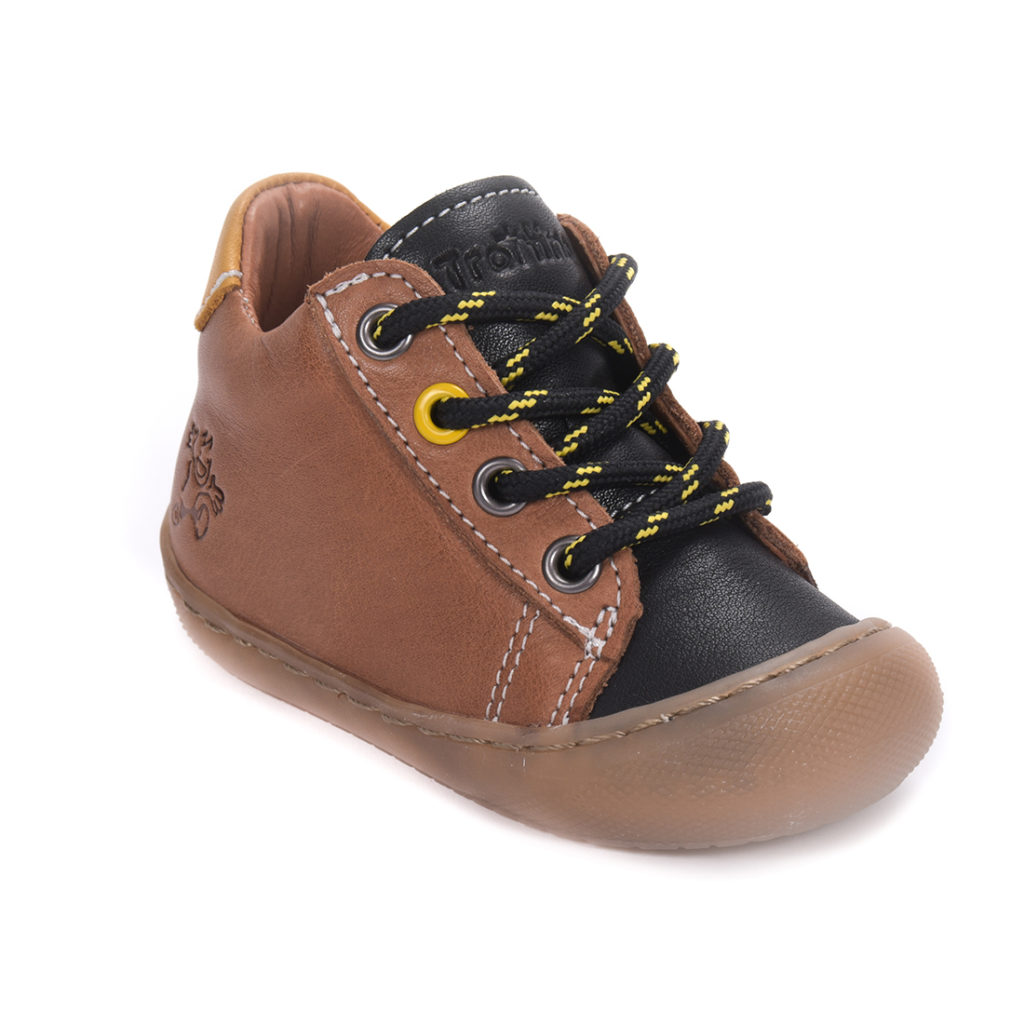 Chaussures Tino camel et jaune de côté