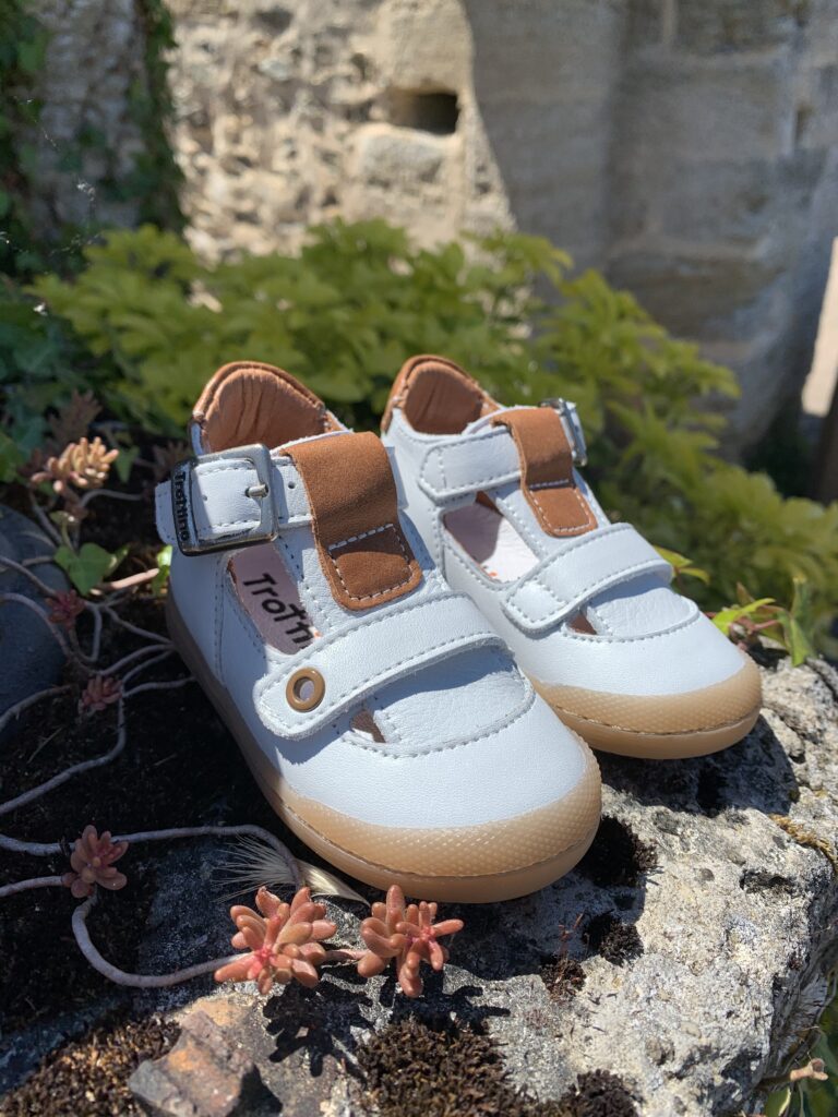 sandales bebe blanc et camel