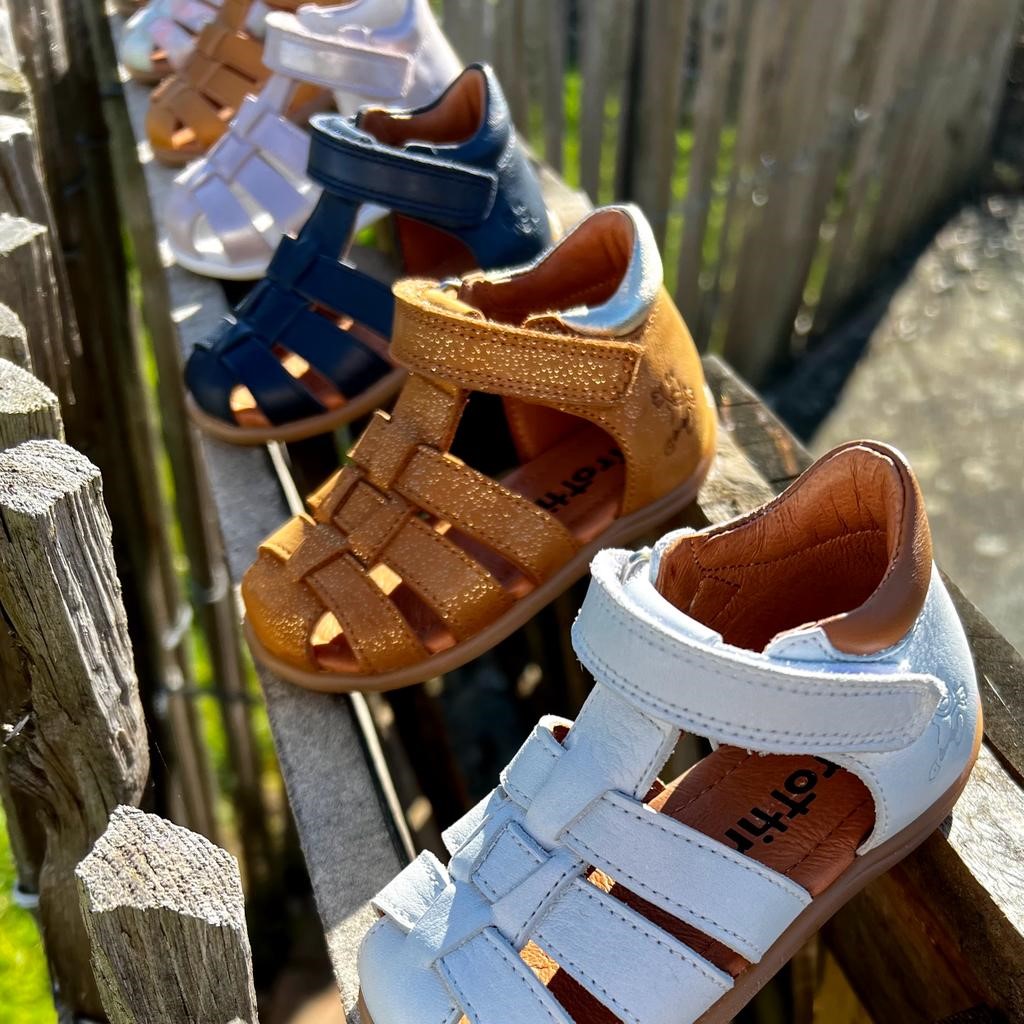 sandales bébé filles et garçon